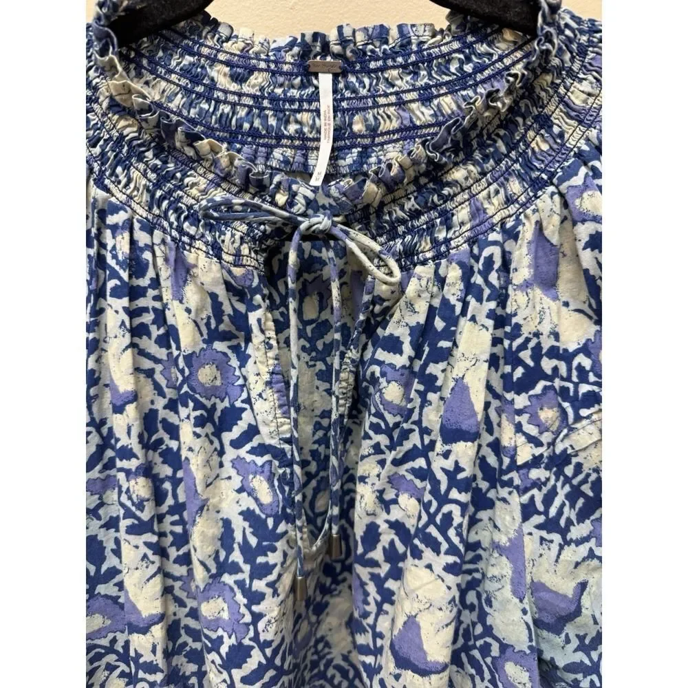 Free People Willow Printed Blouse. Blue. Smock neck.Short puff sleeves. Sz M